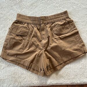 Abercrombie brown cargo shorts. Never worn. Size L.